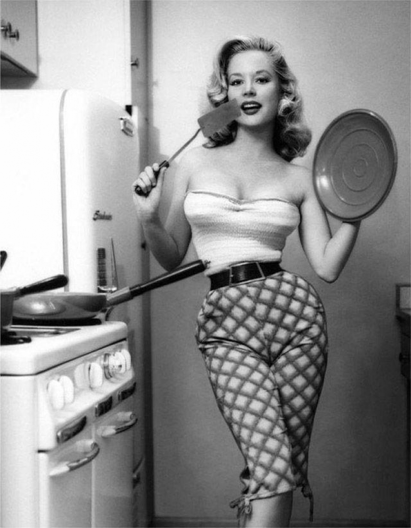 Betty Brosmer — the owner of the most gorgeous figures 50 years