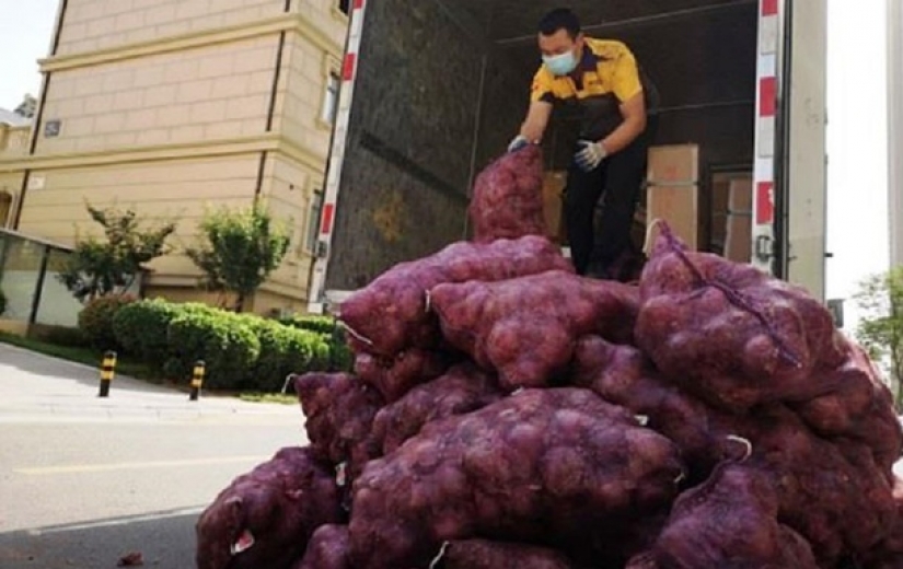 Bitter revenge: in China, the girl ordered the guy at the house a ton of onions Bitter revenge: in China, the girl ordered the guy at the house a ton of onions