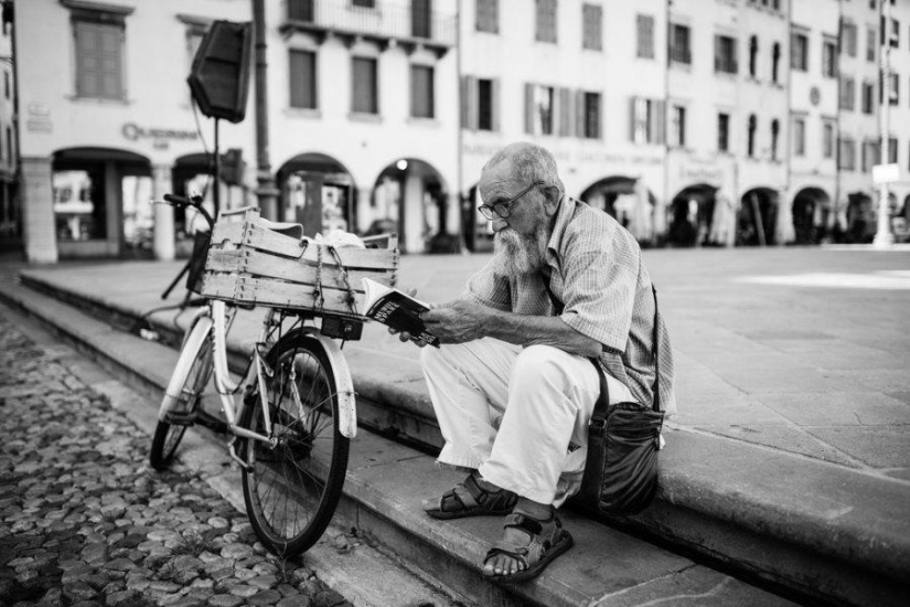 Black and white magic street portraits Giulio Magnifico