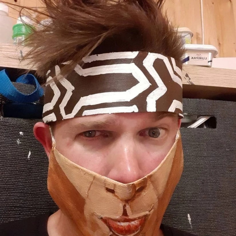 Cada día nueva máscara: desafío artista Austriaco sigue!