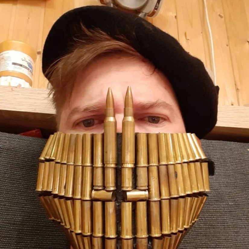 Cada día nueva máscara: desafío artista Austriaco sigue!