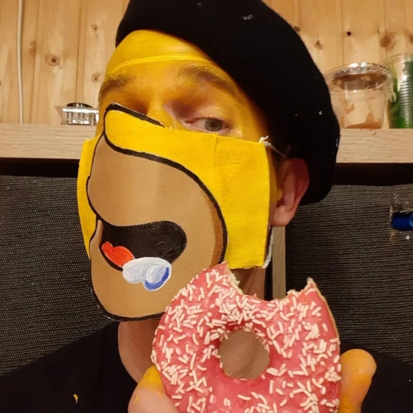 Cada día nueva máscara: desafío artista Austriaco sigue!