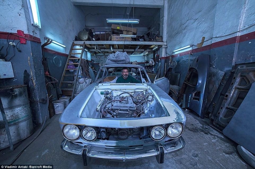 Canadian photographer Vladimir Antaki is studying the mysterious lives of the store owners Canadian photographer Vladimir Antaki is studying the mysterious lives of the store owners