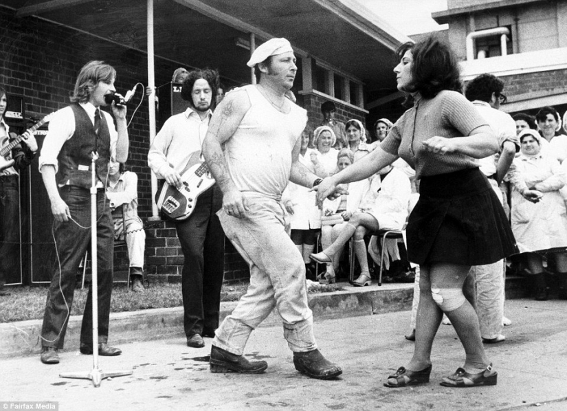 Chicas en bikini, la libertad y el desempleo: ¿cómo vivir en Australia en los años 70