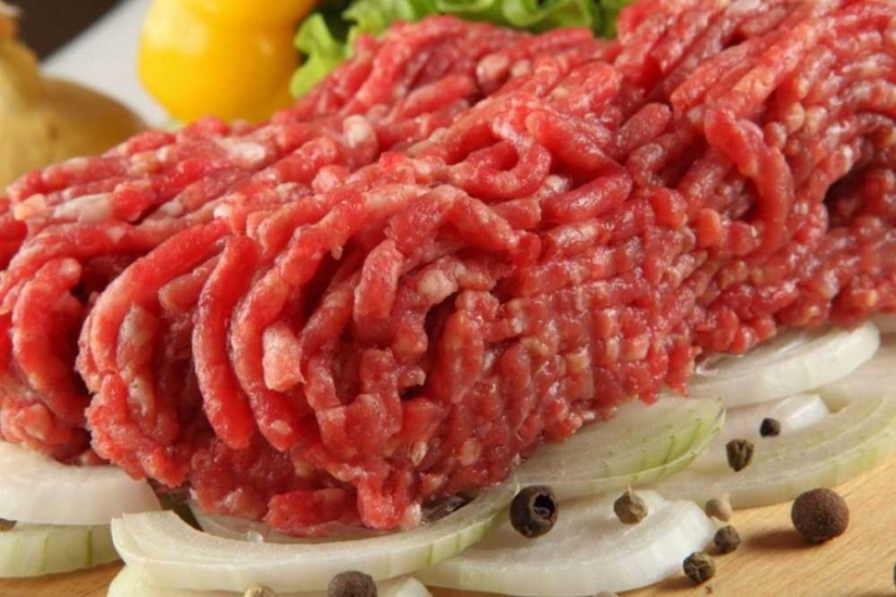 Cómo elegir la carne en el mercado y en las tiendas. El asesoramiento de un verdadero carnicero