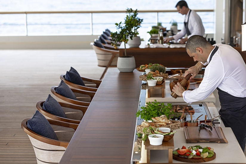 ¿Cómo funciona el 136 metros de la Carta de yate Zorro Volador