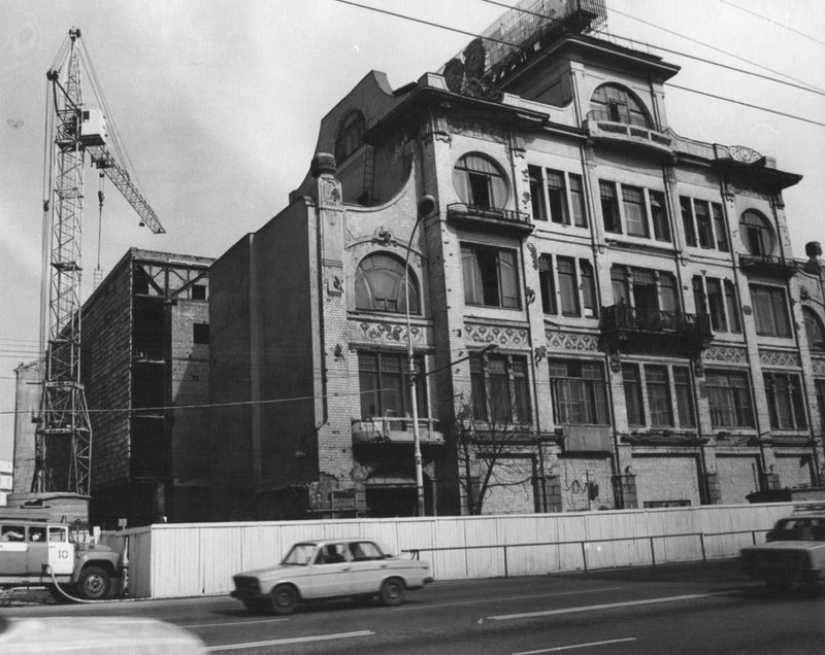 Como antes, se mudó a la casa en Moscú