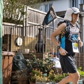 Como el Británico corrió una maratón en su patio