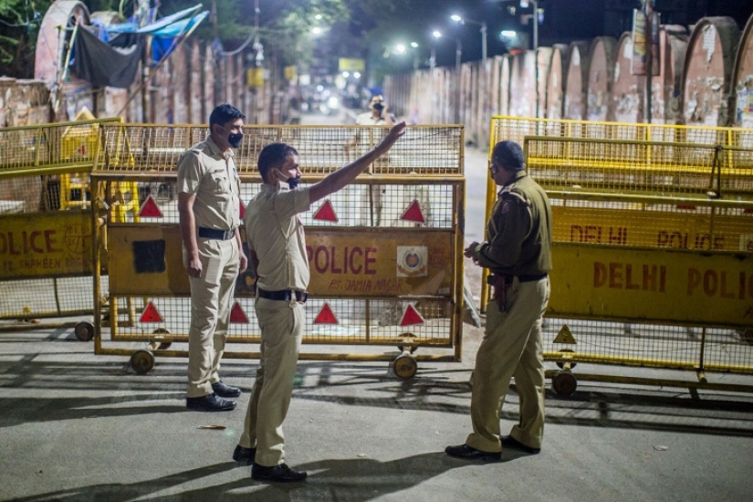 Como la India ganó el coronavirus con estiércol de vaca, y las películas de bollywood "caña" cuarentena Como la India ganó el coronavirus con estiércol de vaca, y las películas de bollywood "caña" cuarentena