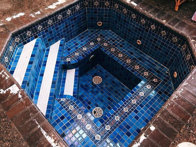 Como una pareja Americana accidentalmente encuentra un Jacuzzi en casa bajo el suelo