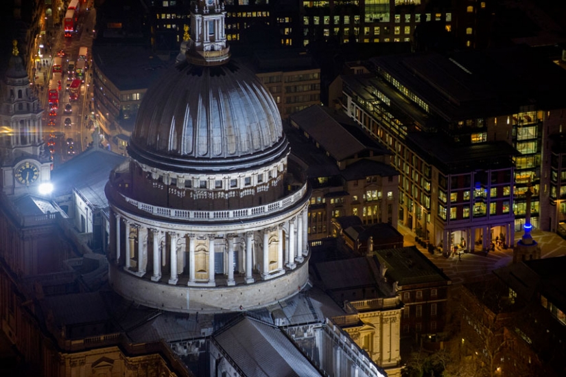 Consuming London from the height of bird flight