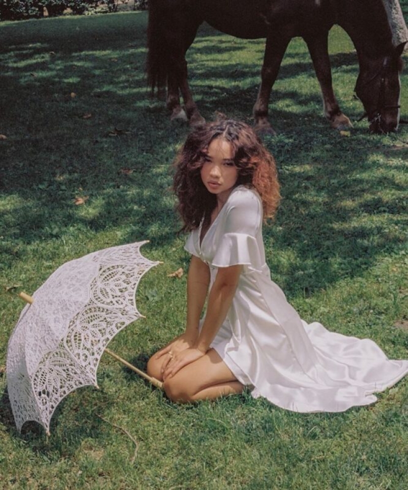 Cottagecore: Girls in dresses retro at the backdrop of rural idyll — a new trend of social networks Cottagecore: Girls in dresses retro at the backdrop of rural idyll — a new trend of social networks