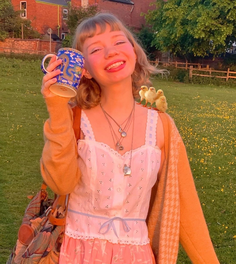 Cottagecore: Girls in dresses retro at the backdrop of rural idyll — a new trend of social networks Cottagecore: Girls in dresses retro at the backdrop of rural idyll — a new trend of social networks