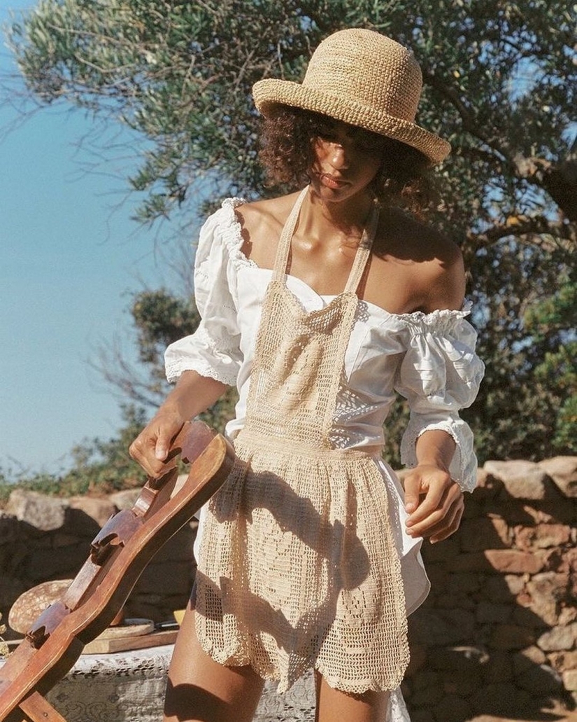 Cottagecore: las Niñas en vestidos retro en el telón de fondo de idilio rural — una nueva tendencia de las redes sociales Cottagecore: las Niñas en vestidos retro en el telón de fondo de idilio rural — una nueva tendencia de las redes sociales