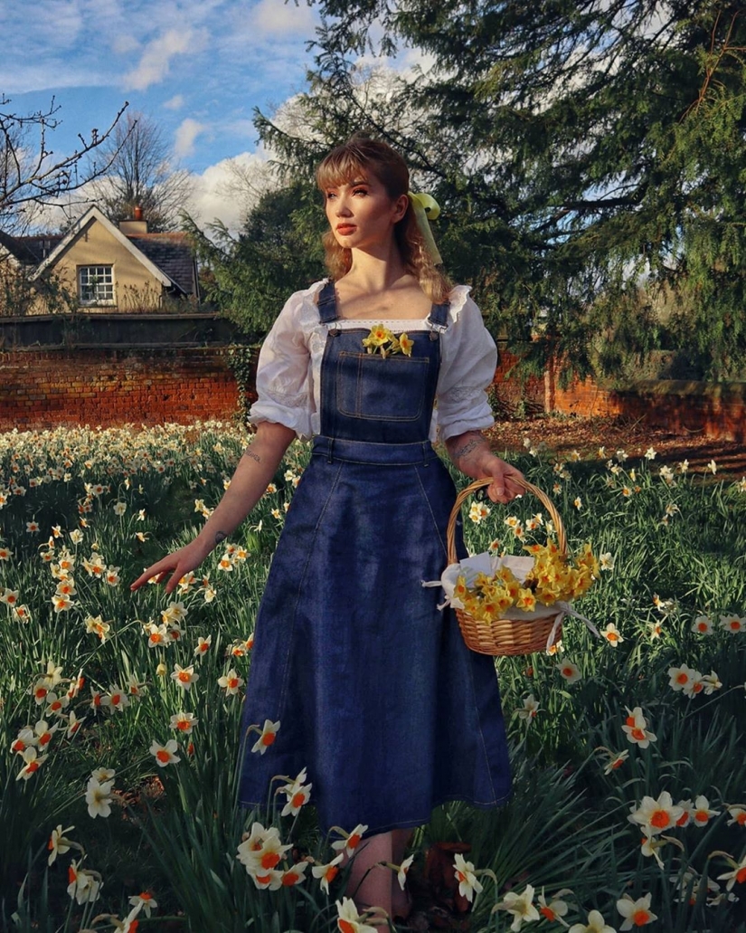 Cottagecore: las Niñas en vestidos retro en el telón de fondo de idilio rural — una nueva tendencia de las redes sociales Cottagecore: las Niñas en vestidos retro en el telón de fondo de idilio rural — una nueva tendencia de las redes sociales