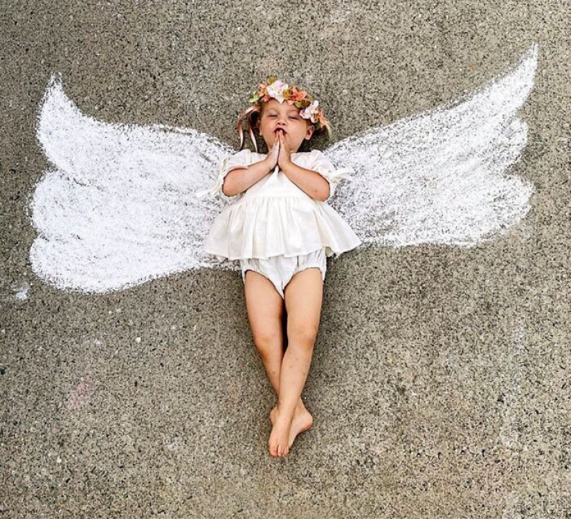 Crayons and imagination: cute pictures of magical worlds that my mom created for daughters in quarantine Crayons and imagination: cute pictures of magical worlds that my mom created for daughters in quarantine