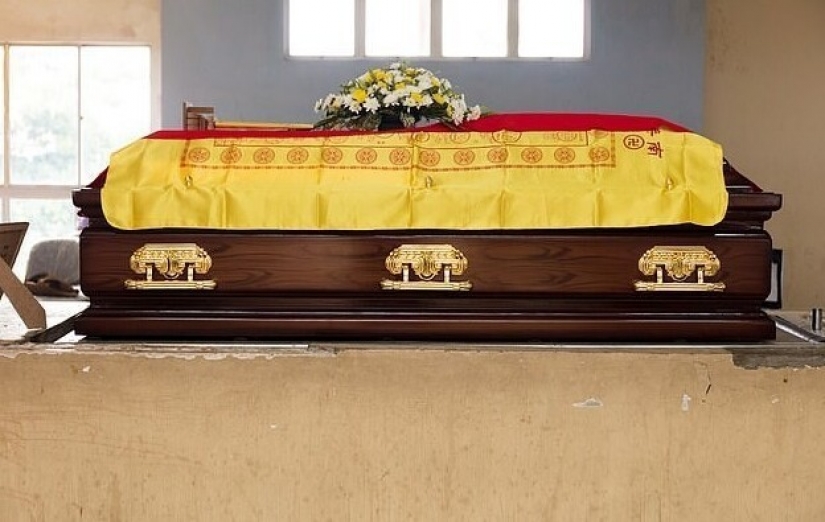 Cremated Chinese in two months returned home safely