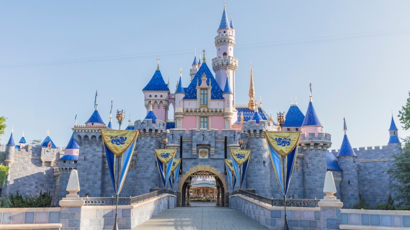 Cuento por las reglas de la pandemia: Disneyland París abre sus puertas a los visitantes