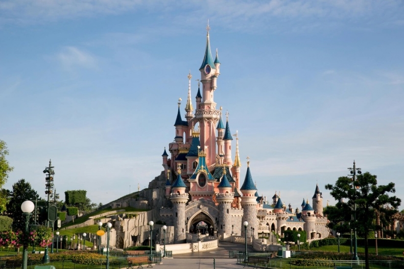 Cuento por las reglas de la pandemia: Disneyland París abre sus puertas a los visitantes