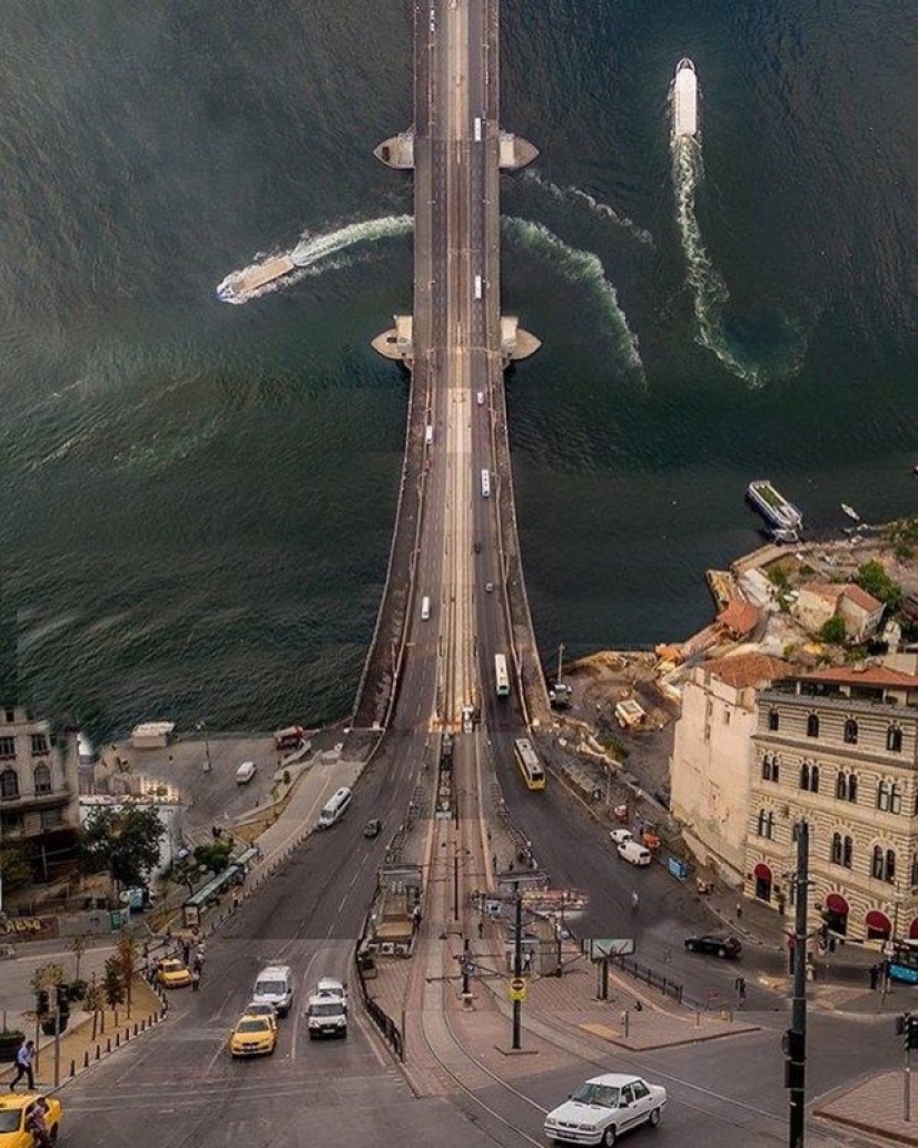 Curved Istanbul in the spirit of the movie "inception" Curved Istanbul in the spirit of the movie "inception"