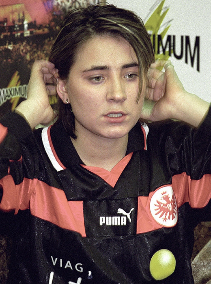 De patito feo a rock diva: cómo cambiar Zemfira año tras año De patito feo a rock diva: cómo cambiar Zemfira año tras año