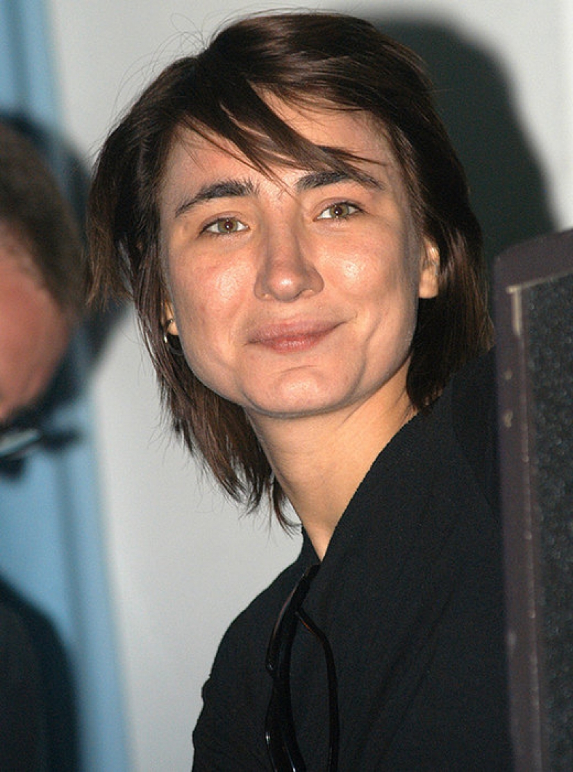 De patito feo a rock diva: cómo cambiar Zemfira año tras año De patito feo a rock diva: cómo cambiar Zemfira año tras año
