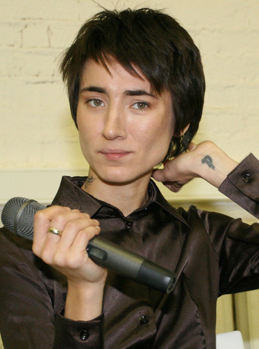 De patito feo a rock diva: cómo cambiar Zemfira año tras año De patito feo a rock diva: cómo cambiar Zemfira año tras año