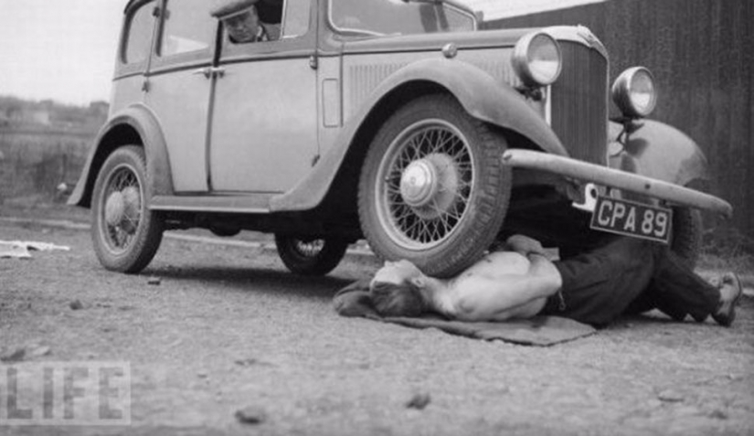 Death defying crazy stunts in retrofuture