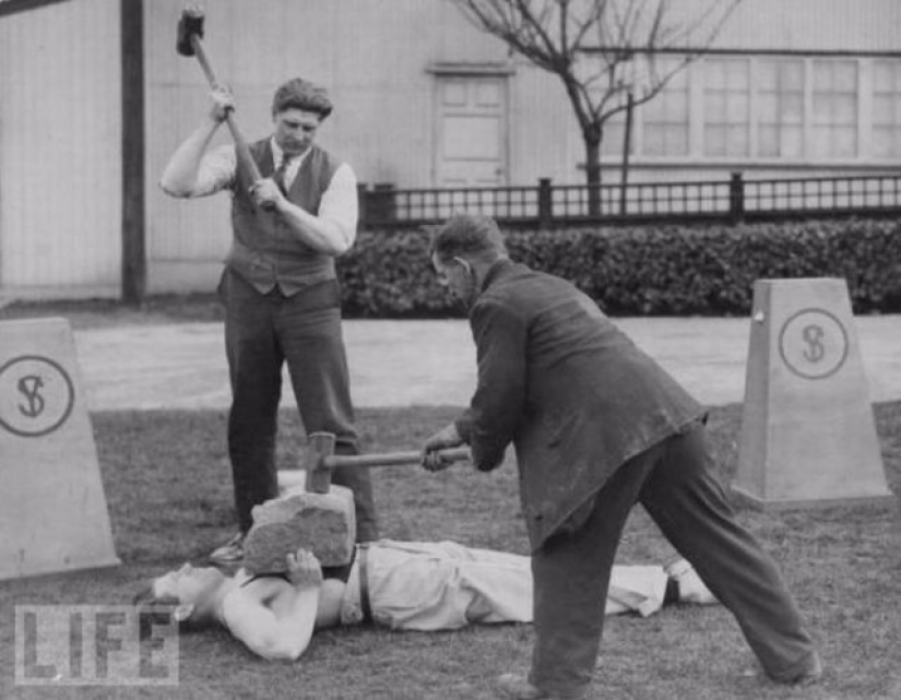 Death defying crazy stunts in retrofuture