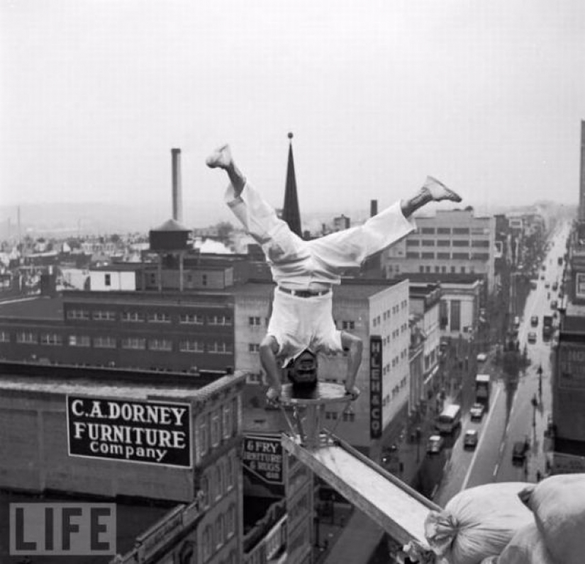 Death defying crazy stunts in retrofuture