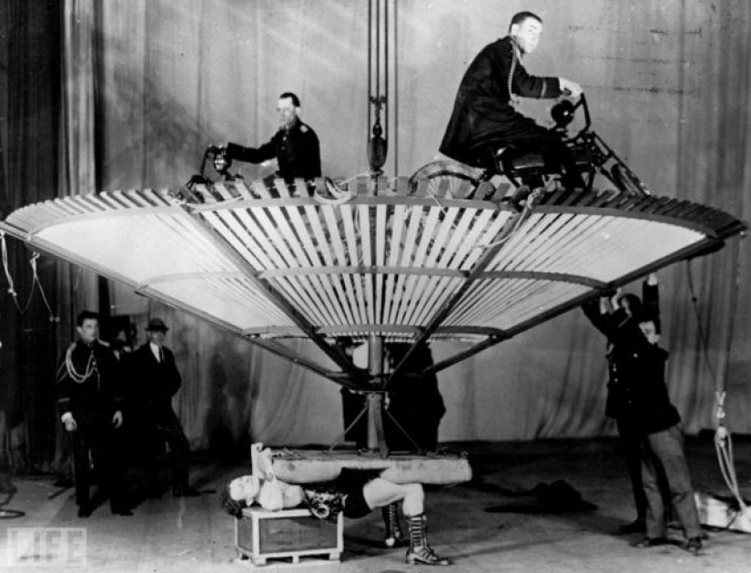 Death defying crazy stunts in retrofuture