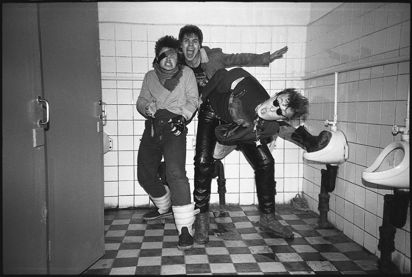 Deep breath of freedom: footage of shiny rock revelry perestroika Deep breath of freedom: footage of shiny rock revelry perestroika