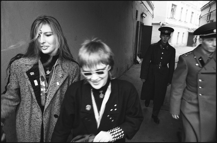 Deep breath of freedom: footage of shiny rock revelry perestroika Deep breath of freedom: footage of shiny rock revelry perestroika