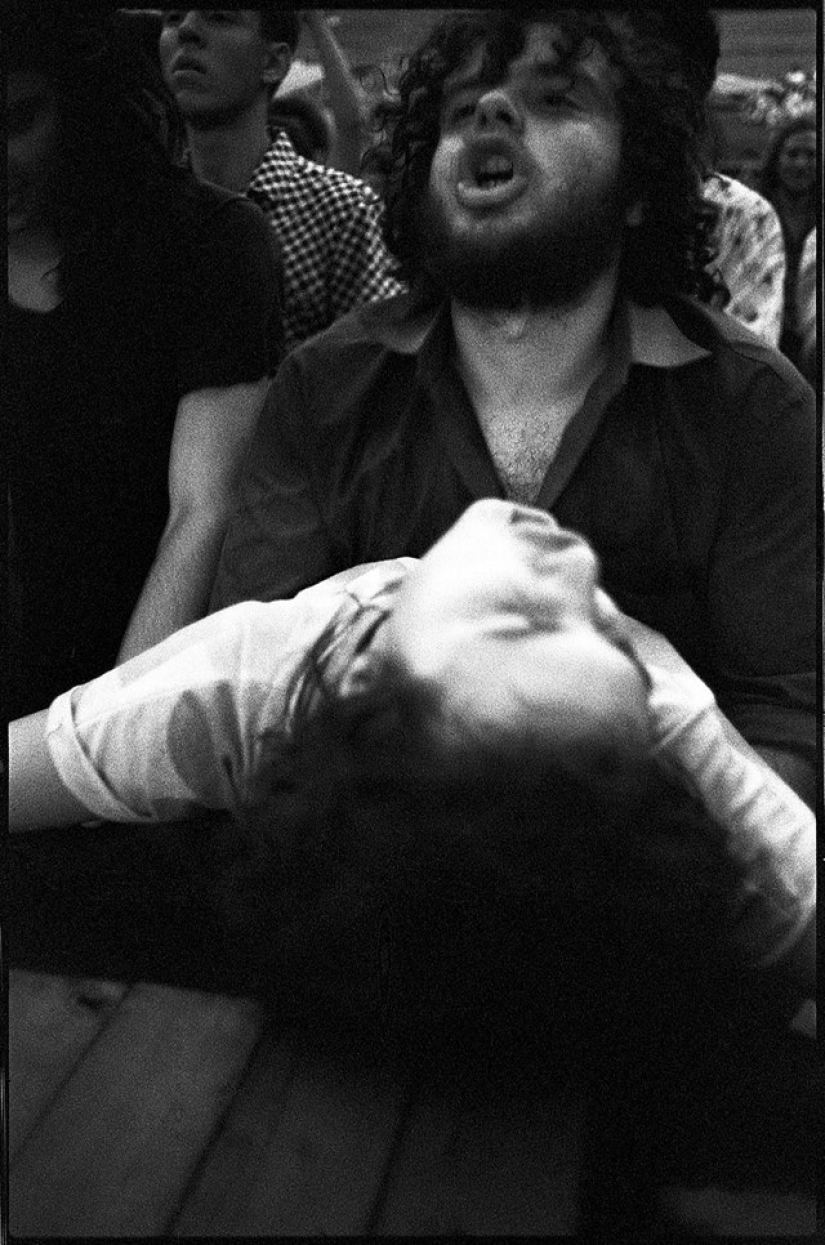 Deep breath of freedom: footage of shiny rock revelry perestroika Deep breath of freedom: footage of shiny rock revelry perestroika