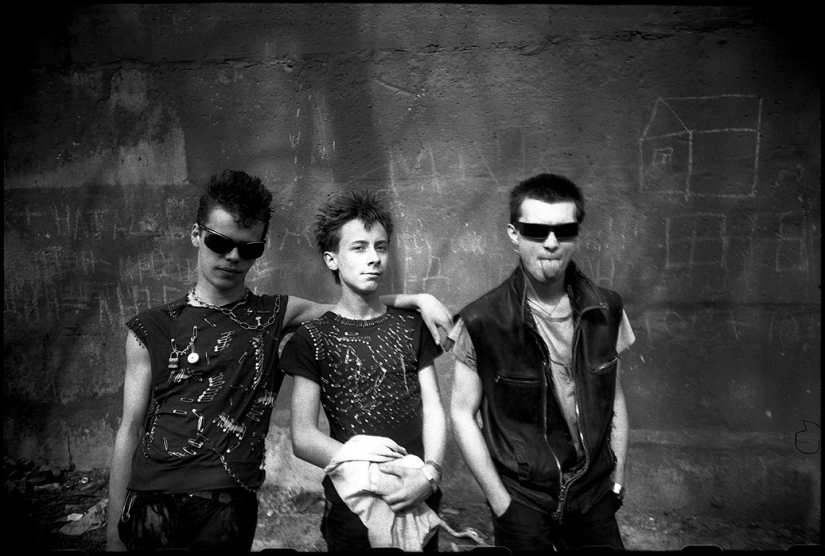 Deep breath of freedom: footage of shiny rock revelry perestroika Deep breath of freedom: footage of shiny rock revelry perestroika