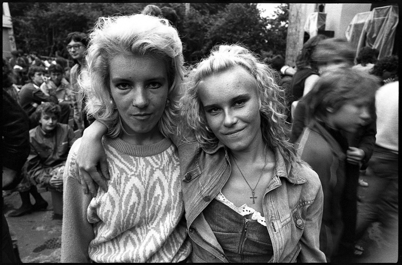 Deep breath of freedom: footage of shiny rock revelry perestroika Deep breath of freedom: footage of shiny rock revelry perestroika