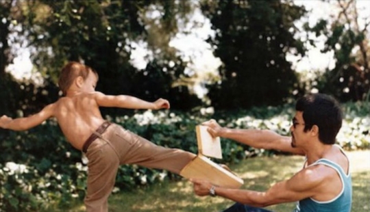 Desconocido fotos de Bruce Lee desde el archivo familiar