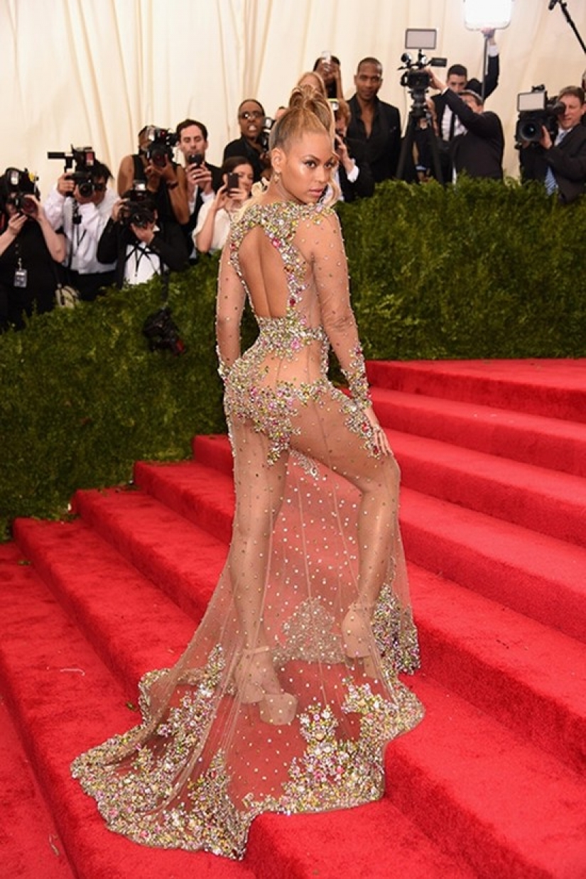 "Desnudo" vestidos de las estrellas: la mayoría de los extravagantes atuendos de las celebridades en la historia, desde Marilyn Monroe y Barbra Streisand a beyoncé y Madonna "Desnudo" vestidos de las estrellas: la mayoría de los extravagantes atuendos de las celebridades en la historia, desde Marilyn Monroe y Barbra Streisand a beyoncé y Madonna