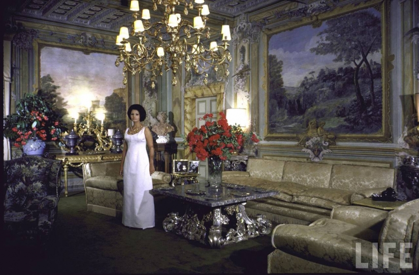 Dolce Vita: no identificado foto de una joven Sophia Loren en Villa de lujo Dolce Vita: no identificado foto de una joven Sophia Loren en Villa de lujo