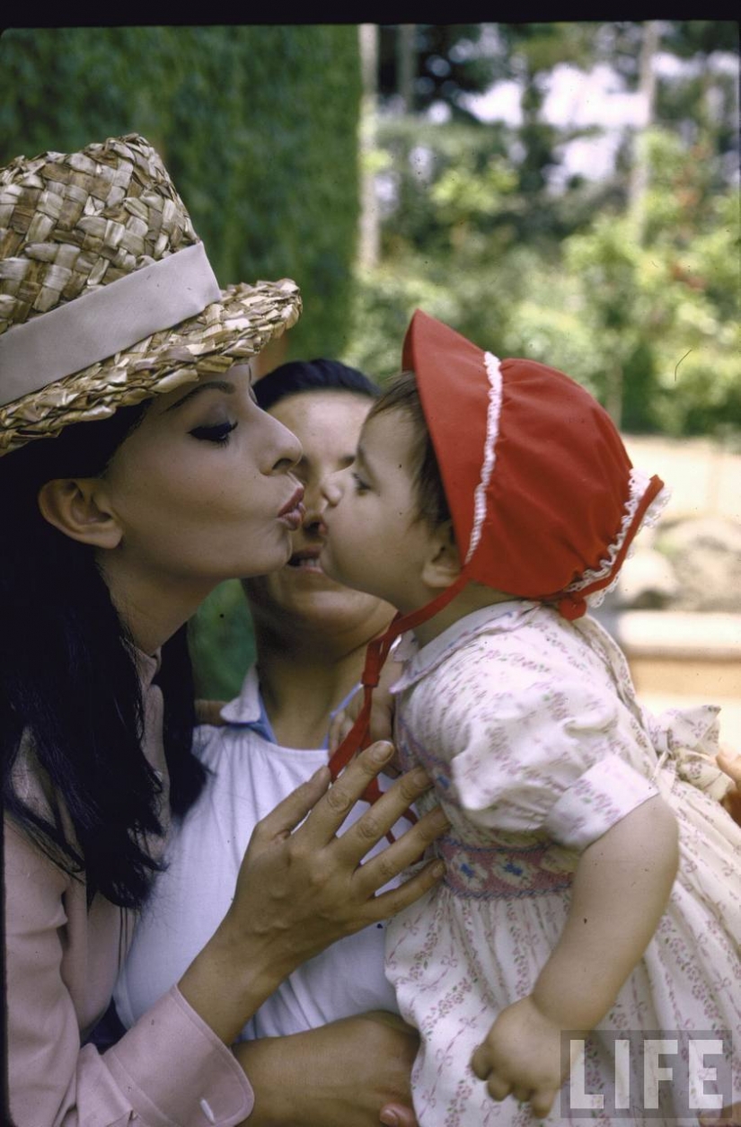 Dolce Vita: no identificado foto de una joven Sophia Loren en Villa de lujo Dolce Vita: no identificado foto de una joven Sophia Loren en Villa de lujo