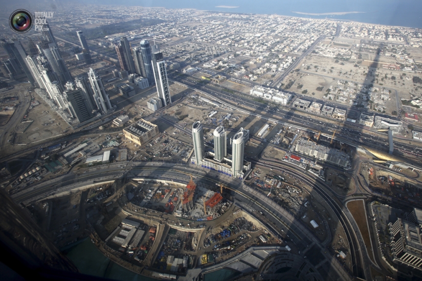 Dubai desde la altura de vuelo de los pájaros Dubai desde la altura de vuelo de los pájaros