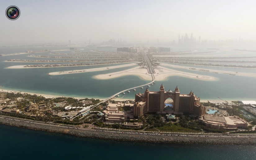Dubai desde la altura de vuelo de los pájaros Dubai desde la altura de vuelo de los pájaros