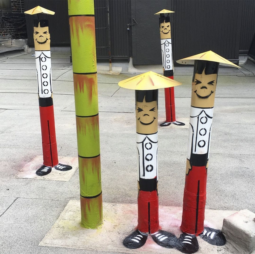 El artista de nueva York sabe tocar un Nocturno en una tubería de desagüe de la flauta El artista de nueva York sabe tocar un Nocturno en una tubería de desagüe de la flauta