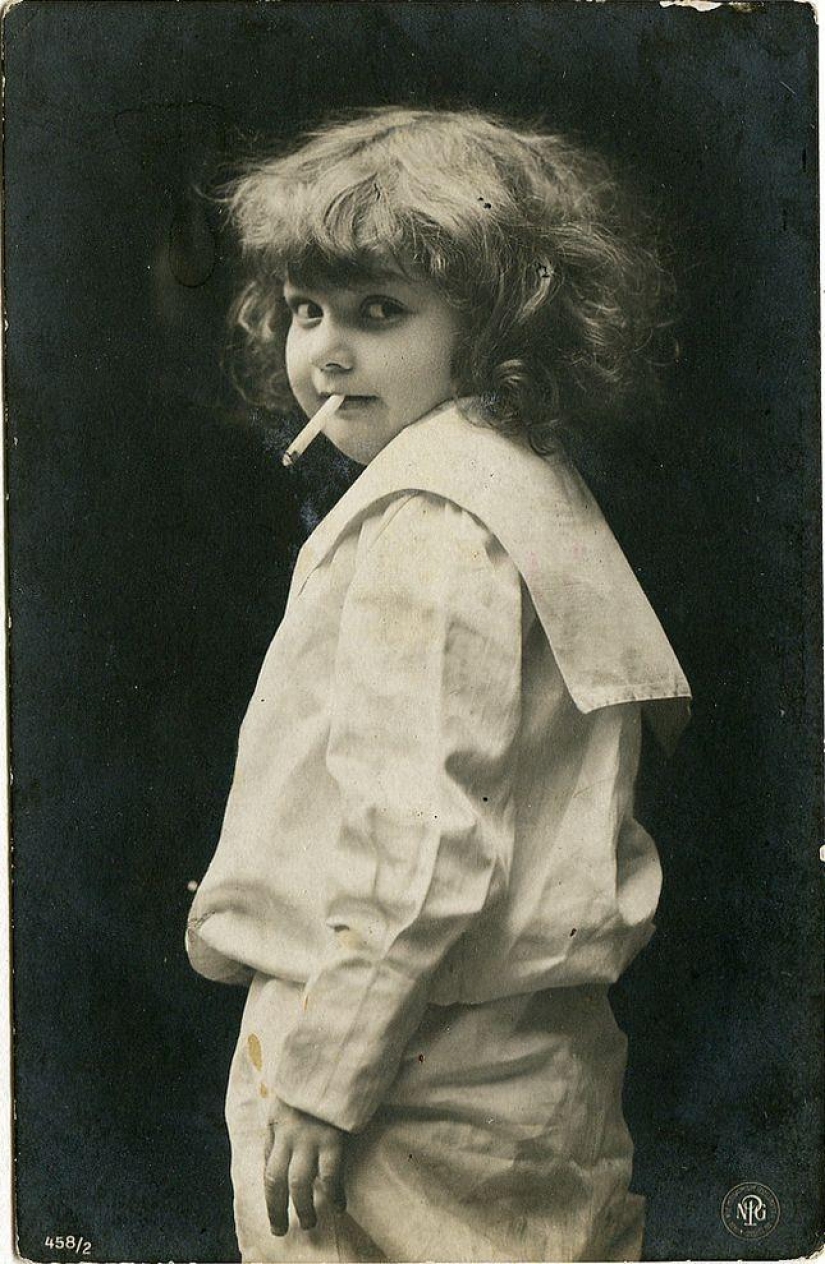 El autor de la colección de las más extrañas postales desde el pasado