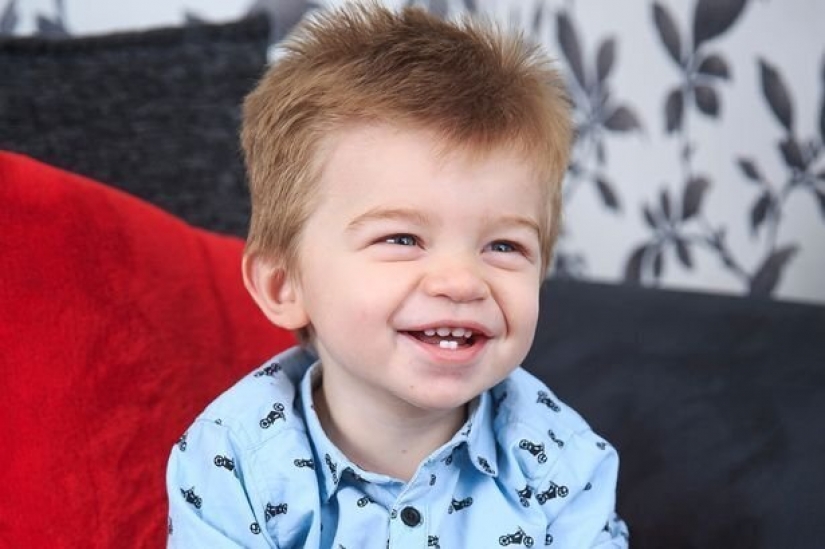 El bebé nació con el cabello grueso. Cómo se ve después de 4 años? El bebé nació con el cabello grueso. Cómo se ve después de 4 años?