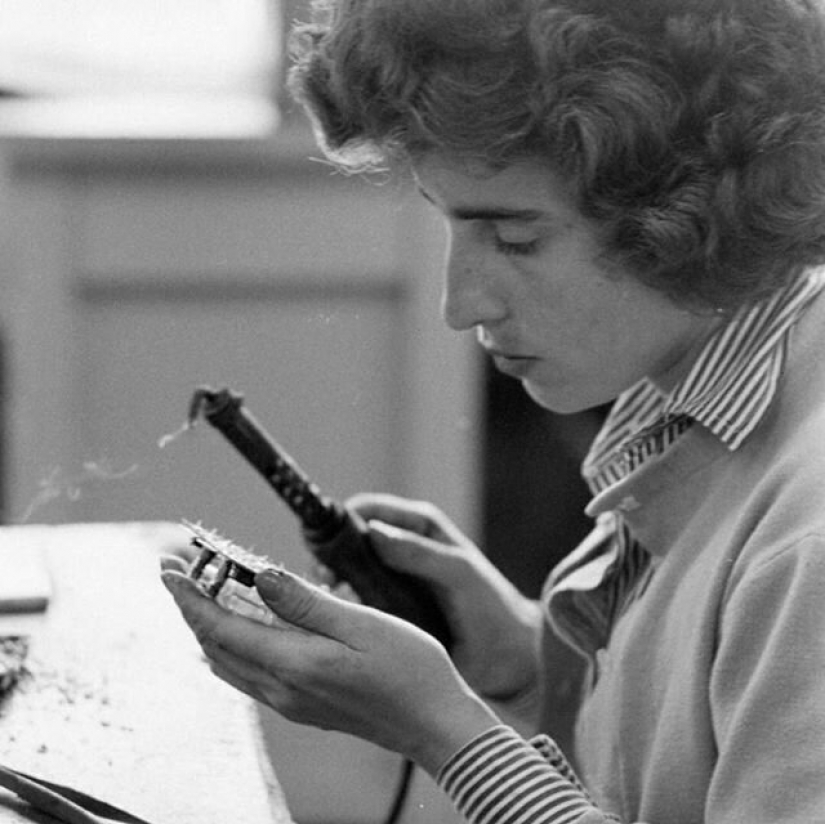 El chico de Riga da vida a un viejo Soviética de la foto, lo que les obliga a moverse