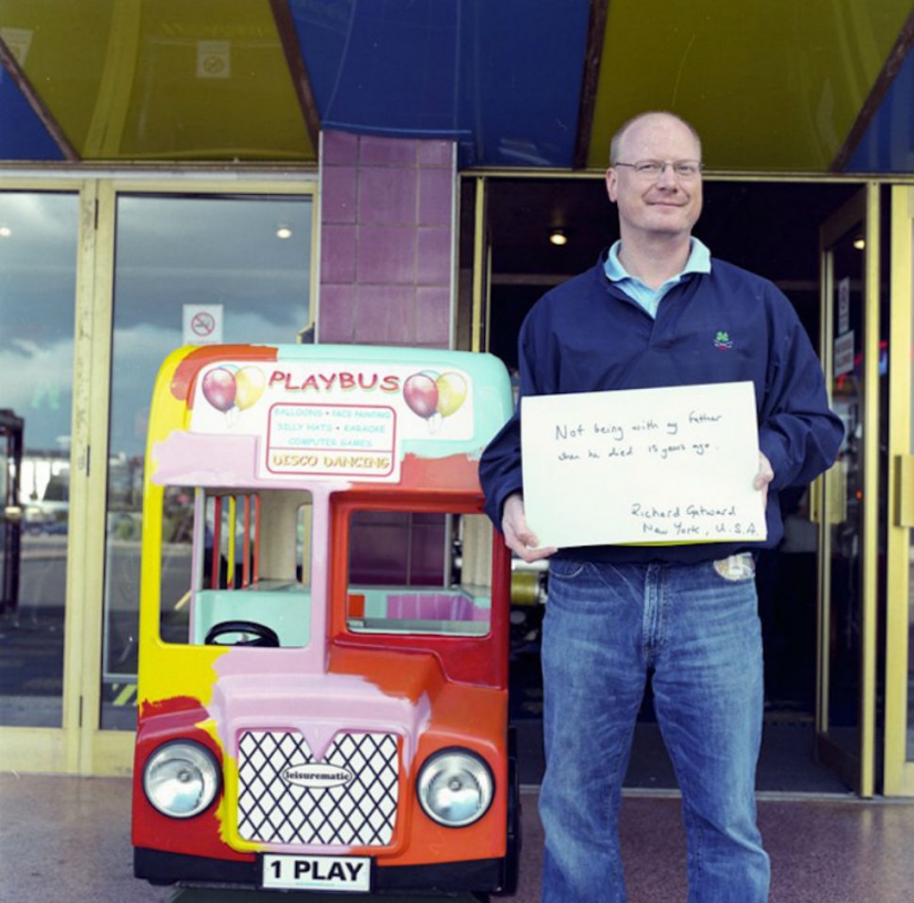 El fotógrafo pidió a los extraños acerca de sus mayores pesares y tomó una foto de la respuesta