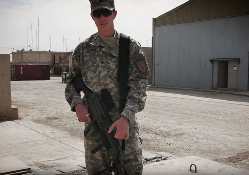 El gato callejero corrió el chico de abajo y le salvó del suicidio El gato callejero corrió el chico de abajo y le salvó del suicidio