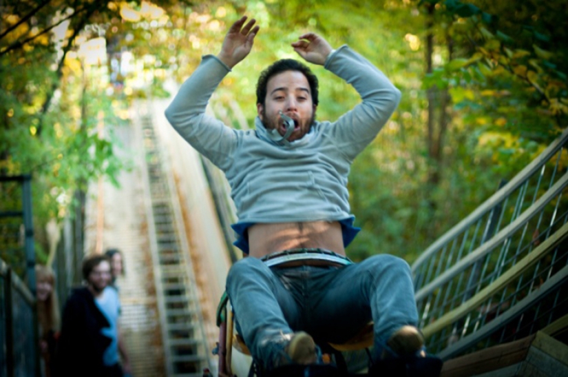 El italiano solitario construido un Parque de diversiones en el bosque