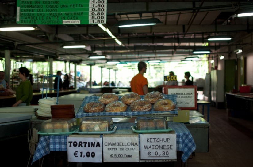 El italiano solitario construido un Parque de diversiones en el bosque